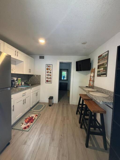 Quiet & Centrally Located House - Private Parking, Laundry And Storage For Luggage Маями Екстериор снимка