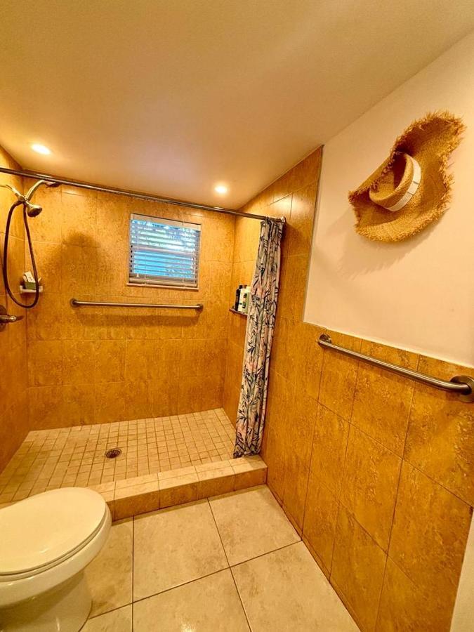 Quiet & Centrally Located House - Private Parking, Laundry And Storage For Luggage Маями Екстериор снимка