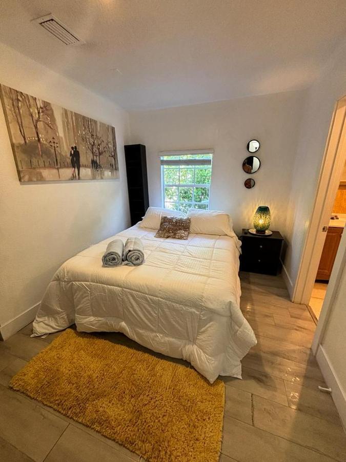 Quiet & Centrally Located House - Private Parking, Laundry And Storage For Luggage Маями Екстериор снимка