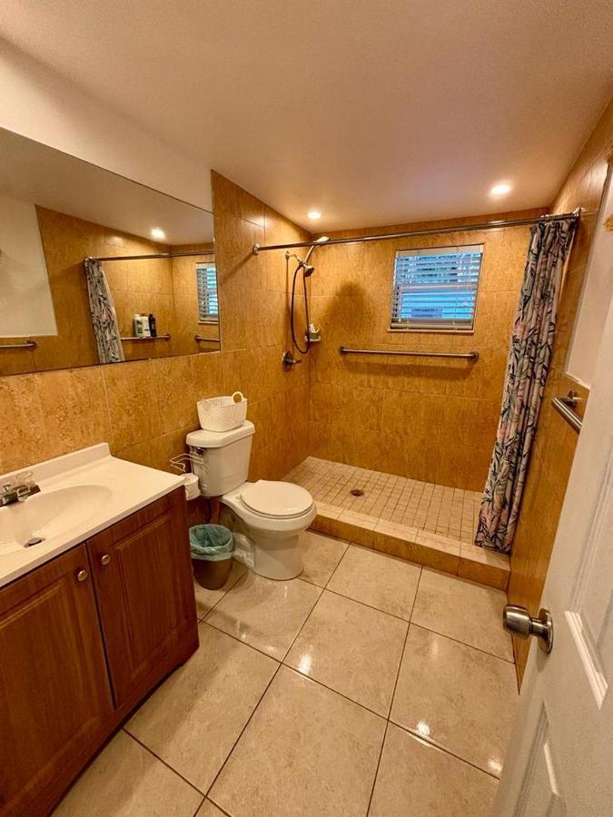 Quiet & Centrally Located House - Private Parking, Laundry And Storage For Luggage Маями Екстериор снимка