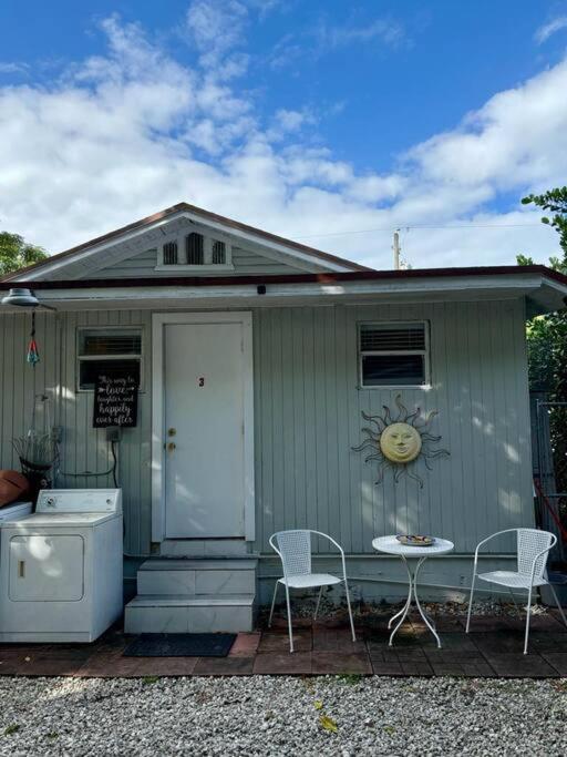 Quiet & Centrally Located House - Private Parking, Laundry And Storage For Luggage Маями Екстериор снимка