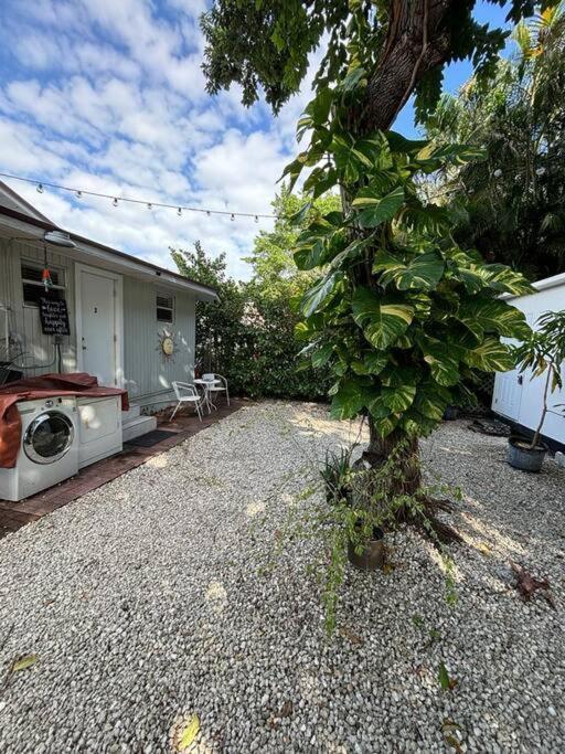 Quiet & Centrally Located House - Private Parking, Laundry And Storage For Luggage Маями Екстериор снимка