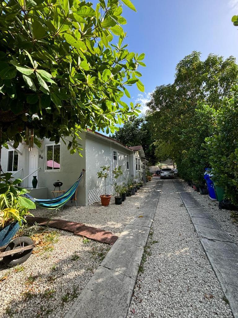 Quiet & Centrally Located House - Private Parking, Laundry And Storage For Luggage Маями Екстериор снимка