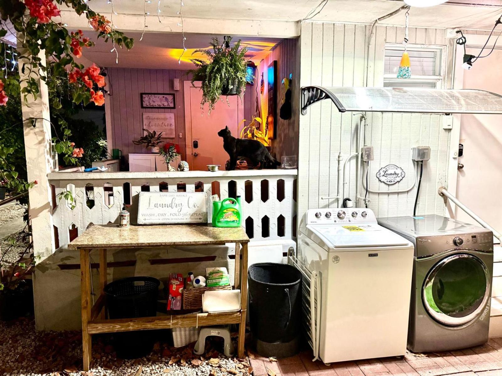 Quiet & Centrally Located House - Private Parking, Laundry And Storage For Luggage Маями Екстериор снимка