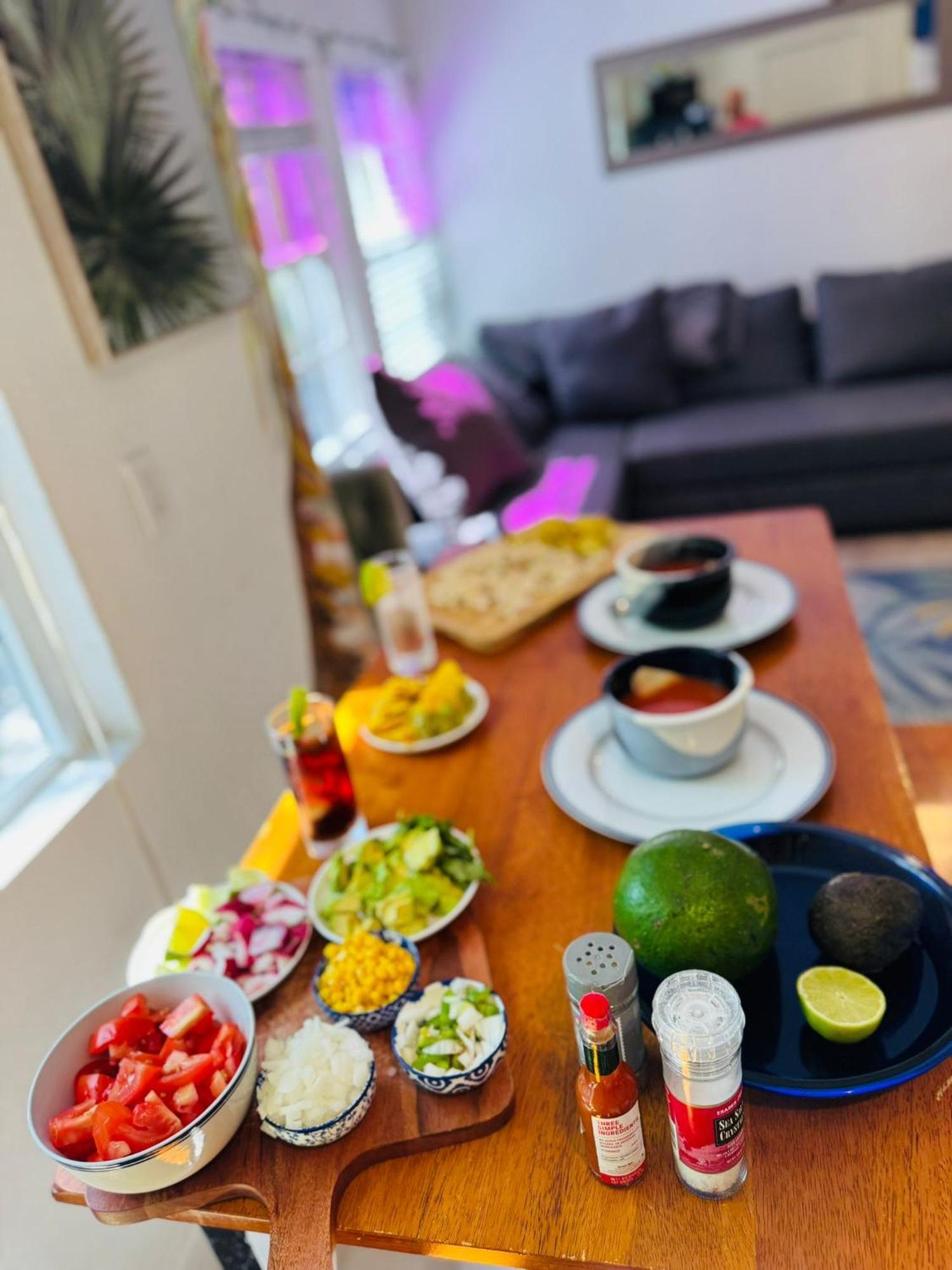 Quiet & Centrally Located House - Private Parking, Laundry And Storage For Luggage Маями Екстериор снимка